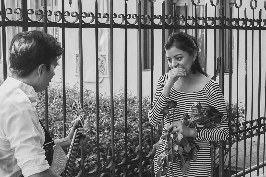 Serenata con guitarra durante la propuesta